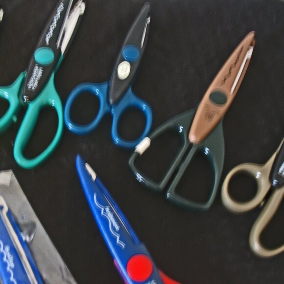 Lot 11 Paper Edgers Decorative Edge Scissors FISKARS / CREATIVE MEMORIES, two ar - Picture 3 of 5